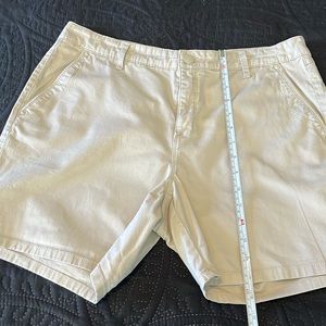 Gloria Vanderbilt khaki shorts